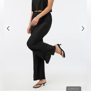 🔸 Ardene 🔸 black ribbed flare pants